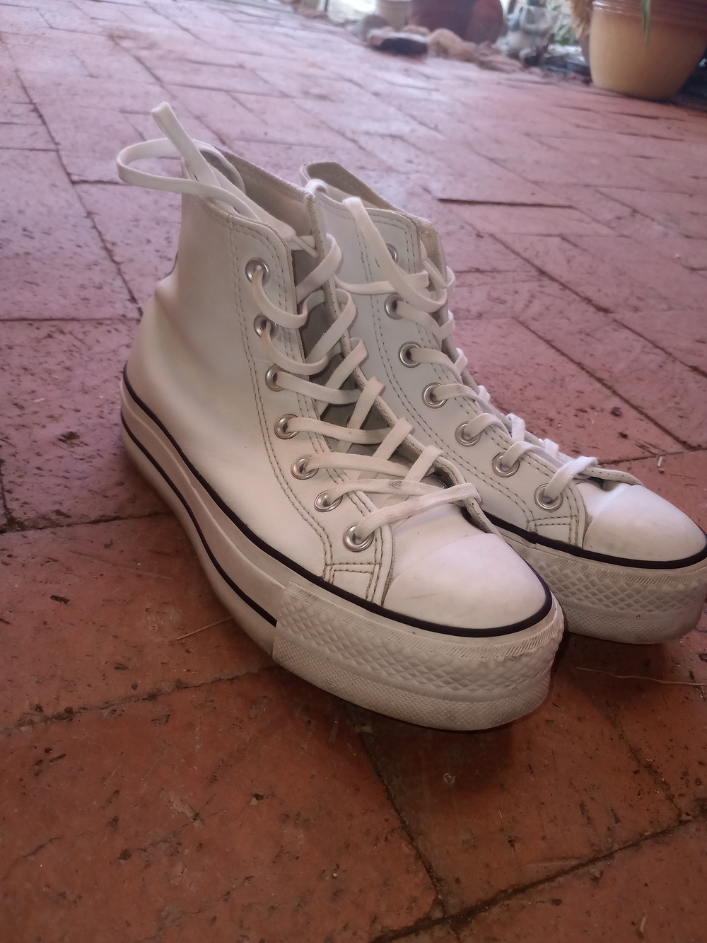 White Leather Converse Chuck Taylors Platform Flatform Lace Up Athletic Shoes